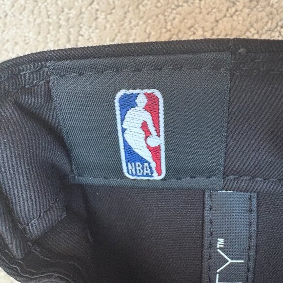 New Era Boston Celtics 9FORTY Black Snapback Adjustable Hat Cap NBA OSFM NWT - Picture 6 of 6